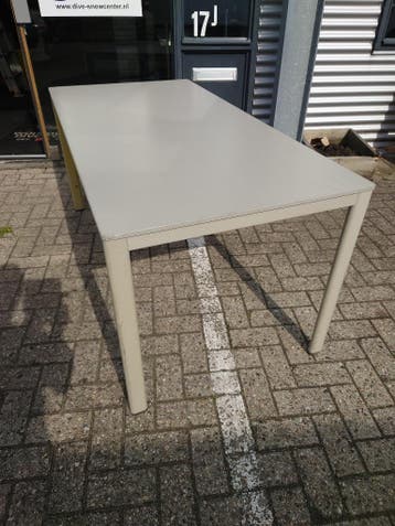 Klaslokaal-kantine-vergader tafels