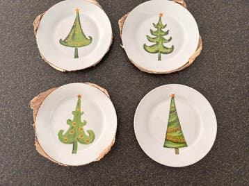 4 bordjes met kerstmotief