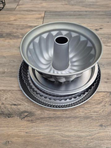 Bakvormen, o.a. tulband, boterkoek en cakebodemvorm