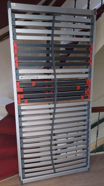 2 identieke lattenbodems 90x200cm gratis af te halen