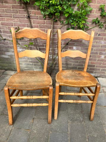Twee massief eikenhouten keukenstoelen - Gratis af te halen