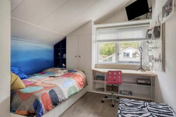 GRATIS AFHALEN: Nette bedombouw met bureau en kastruimte