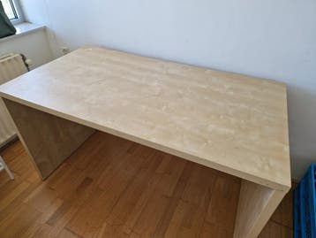 Twee IKEA bureaus / werktafels - GRATIS - moet snel weg