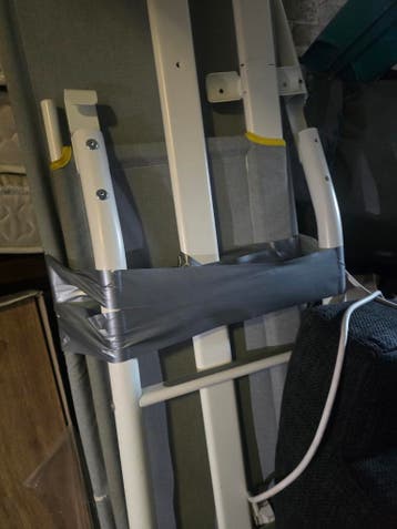 Metalen bed + matras (goede staat) – GRATIS af te halen