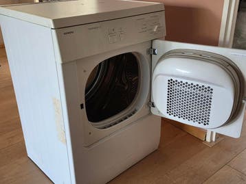 Wasdroger, werkt goed. Moet weg omdat we hem over hebben