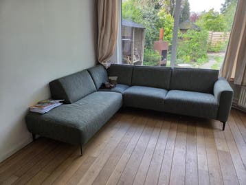 Groene stoffen hoekbank 265x225 gratis af te halen