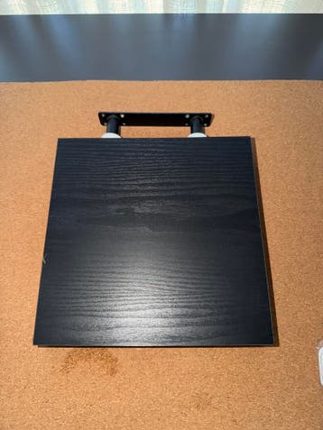 Klein zwart wandplankje