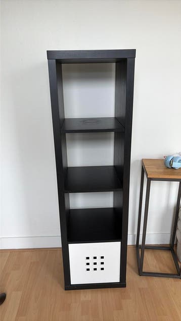 Zwarte ikea kast