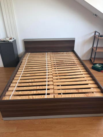 Gratis bed 140x200 (zelf demonteren)