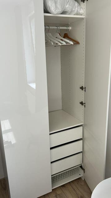 Gratis: 2 IKEA Pax kasten met lades en hang gedeelte