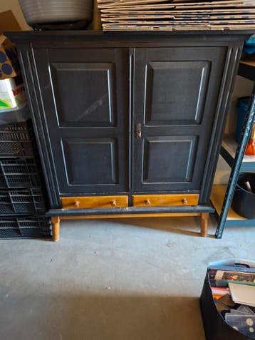 Zwart dressoir/kastje gratis af te halen in Bornsche Maten