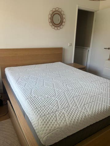 IKEA MALM bed 140x200 met lattenbodems, nachtkastje en lades