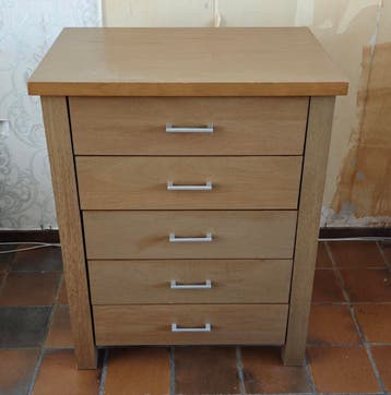 Gratis op te halen: Mooi ladekastje met 5 laden