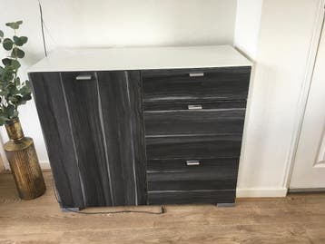 Kast zwart/ wit gratis af te halen