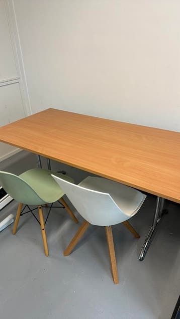 Bureau en stoelen gratis