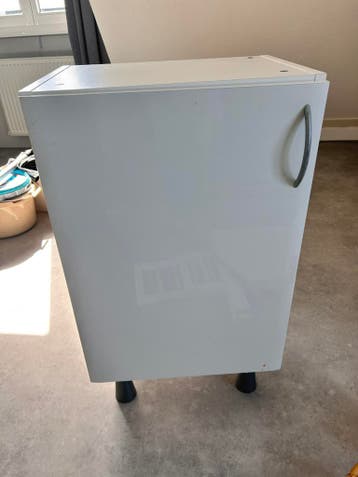 IKEA kastje op pootjes