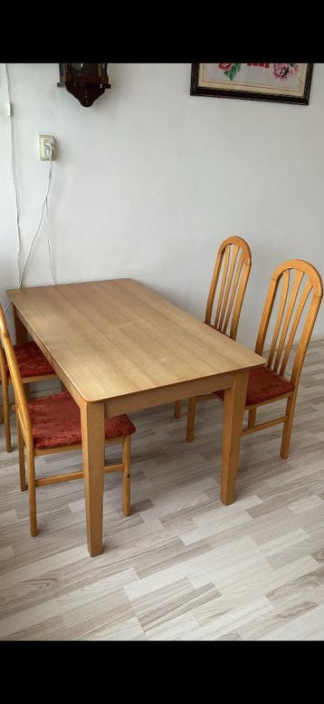 Houten Eettafel incl. 4 Houten Stoelen