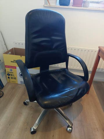 Gratis bureaustoel, leer, in hoogte verstelbaar - gratis af