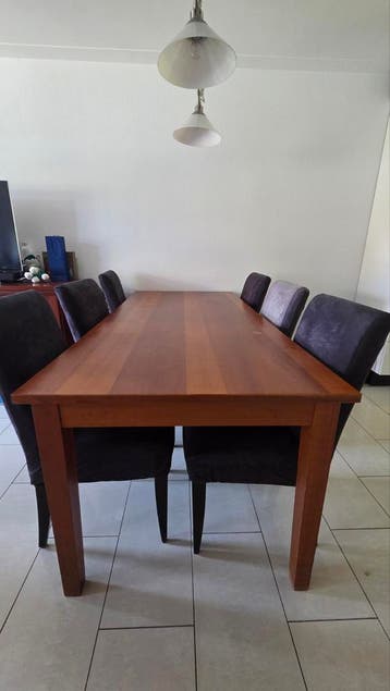 GRATIS Eettafel + 6 stoelen