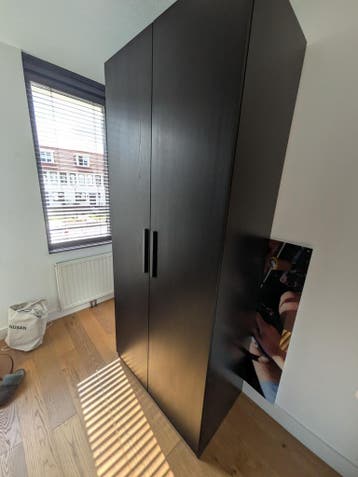 GRATIS Kledingkast met lades en planken