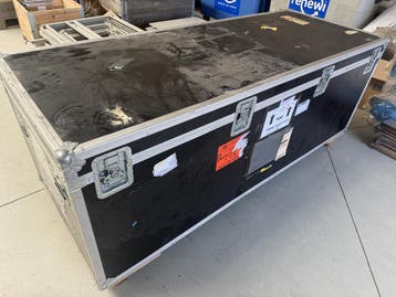 Grote flightcase, ook tot bed of kast te bouwen. Gratis!