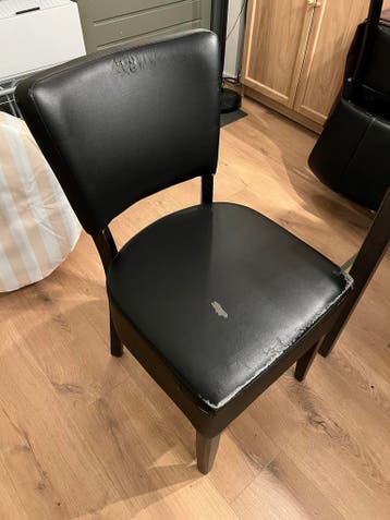 GRATIS 4 zwarte eetkamerstoelen - Gebruikt