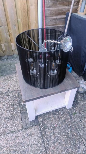 Gratis kroonluchter en salontafel henders en hazel