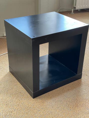 Zwart bijzettafeltje