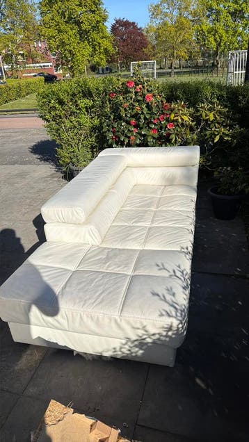 Lounche bank stuk gratis af te halen