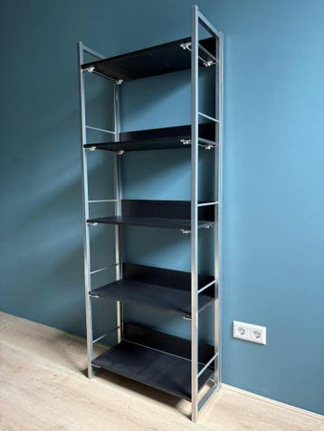 Opberg kast voor bv slaapkamer/ is niet zwaar