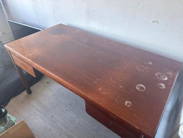Massief houten bureau - opknapper (wegens verhuizing)