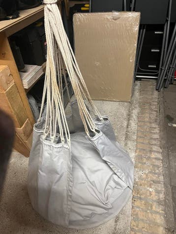 Gratis Comfortabele hangstoel in prima staat