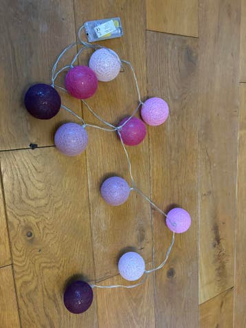 Lichtsnoer balletjes roze