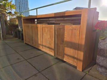Gratis afhalen: Teakhouten dressoir (216x45x91 cm)