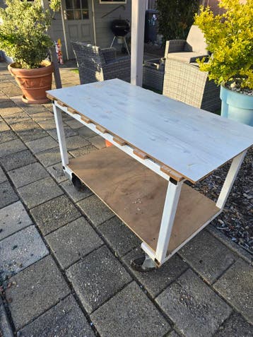 Verrijdbare werkbank/tafel met opbergruimte