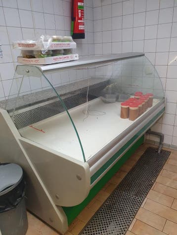 Koelvitrine moet snel weg GRATIS!!