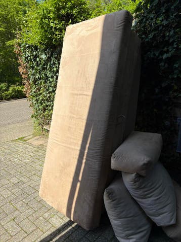 Gratis beige slaapbank met opbergruimte - Sittard