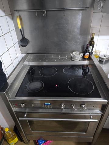 Vrijstaand Solitaire elektrisch fornuis met oven- werkt goed