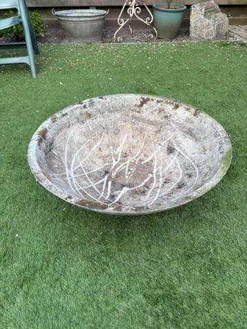 Gratis schaal voor in de tuin