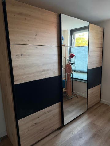 Mooie garderobekast, 2 jaar oud - gratis af te halen