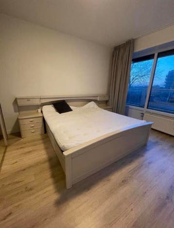 Gratis Tweepersoonsbed met matras, topper en hoofdbord