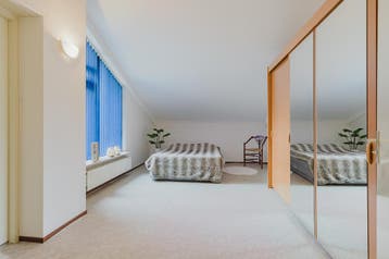 Gratis af te halen ! grote kledingkast met spiegels