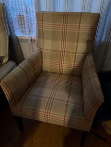 Comfortabele geruite stoel GRATIS