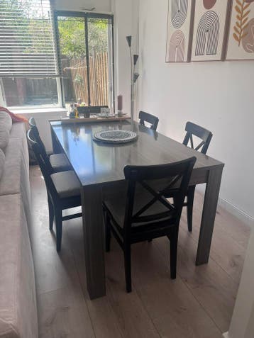 Eet tafel met 6 Ikea stoelen