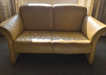 Kleine lederen 2 persoon bank