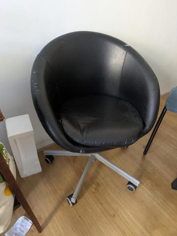 Zwarte verstelbare bureaustoel Ikea