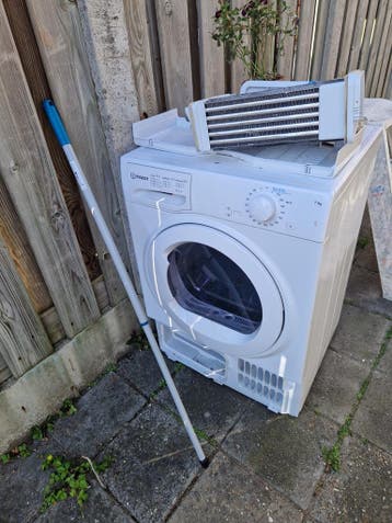 Kapotte Indesit condensdroger - voor onderdelen of reparatie