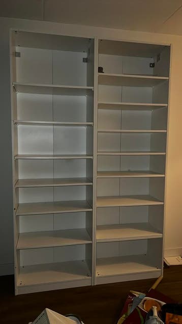 Witte pax kast 2x75 cm met planken