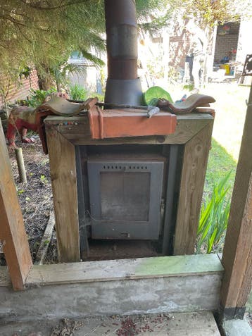 Houtkachel voor buiten met schoorsteen