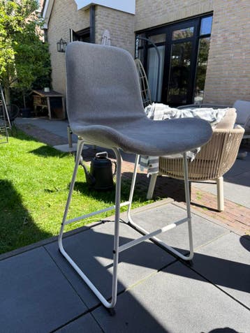 Gratis! 4 barstoelen lichtgrijs